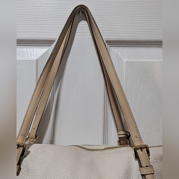 Michael Kors Jet Set Tote - Picture 4 of 16